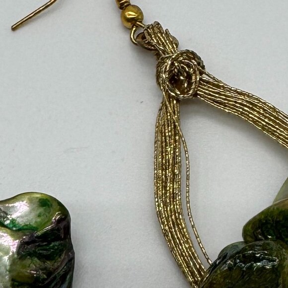 Sea Shells Flower Dangling Pierced Earrings Green Gold Tone Hook - Picture 6 of 8